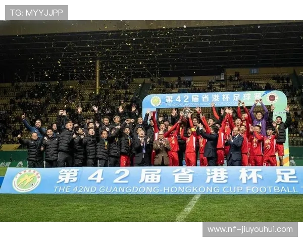 美丽足球高光白：展现足球艺术之美与激情的完美融合